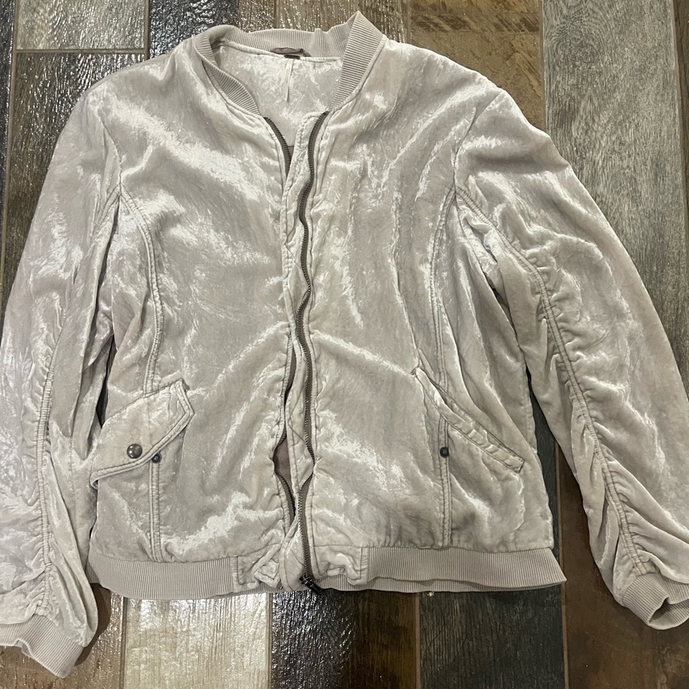 Free people light grey velvet bomber jacket. Size large. Great condition
